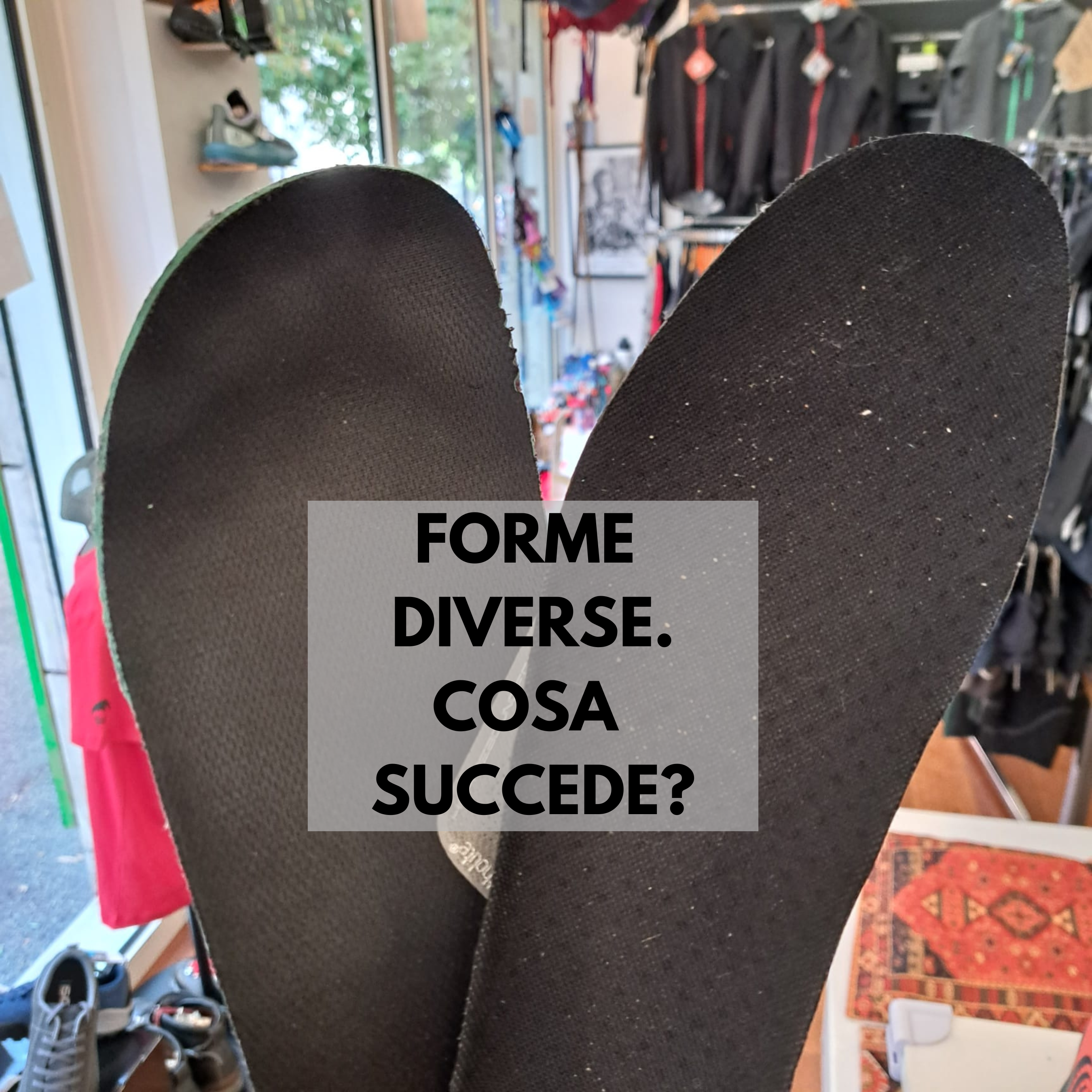 Scarpa sportive con forme "naturali"